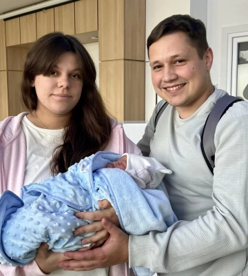 Ветеран з Рівненщини, який втратив ногу на війні та переніс 40 операцій, вперше став батьком