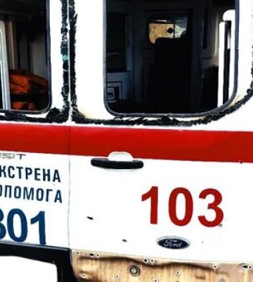 На Харківщині внаслідок російського обстрілу пошкоджено 4 авто &quot;швидкої допомоги&quot;, поранено водія. ФОТОрепортаж