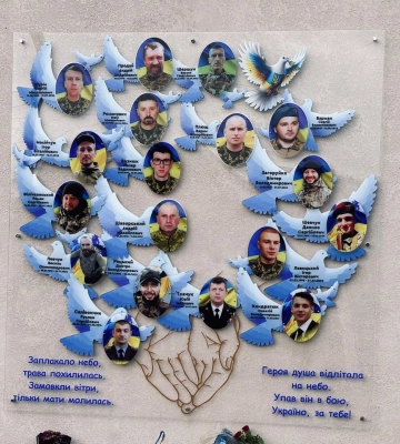 У Костополі вшанували 18 Героїв з однієї гімназії, які загинули на війні