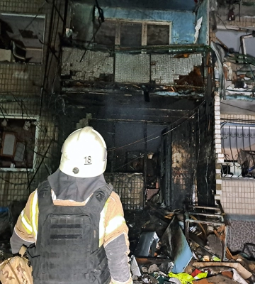 Росіяни вдарили КАБами по Харкову: один влучив у багатоповерхівку, є постраждалі
