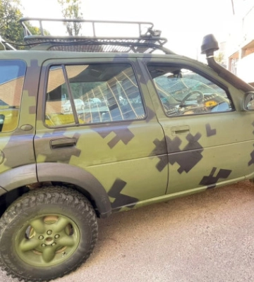 На Хмельниччині жінка намагалась продати три гуманітарні авто, привезені з-за кордону для ЗСУ