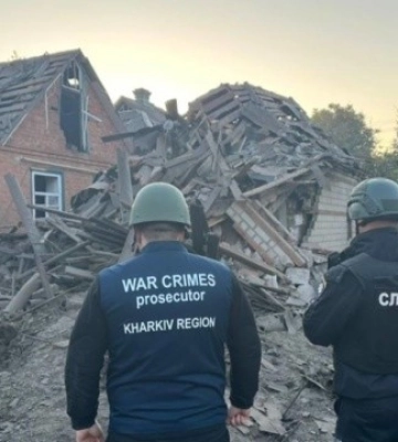 Війська РФ уночі завдали авіаударів по Золочеву, постраждала жінка