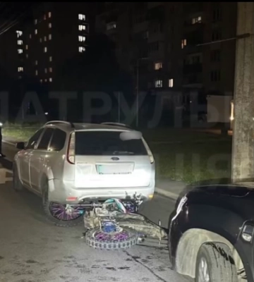 Тікали від поліції: у Луцьку зіткнулися два мотоциклісти. Відео