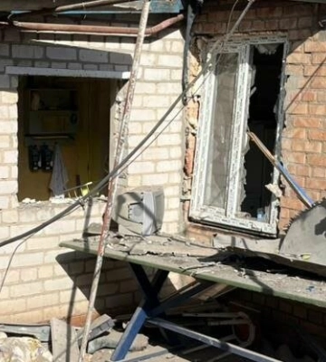 Пошкоджено подвір'я та травмовано родину: армія рф атакувала Дніпропетровщину