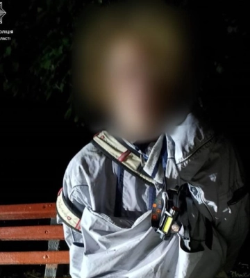 Вночі у Рівному хулігани нищили рекламні щити поблизу собору
