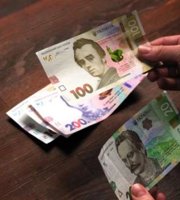 У 2025 році зарплати не зміняться: що розповіла Роксолана Підласа про соціальні видатки