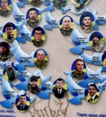 В одній із гімназій Костополя відкрили меморіальну дошку-панно