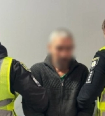 Поліцейські Рахова затримали зловмисника, який викрав телефон у відвідувача кав’ярні