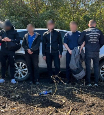Квиток на &quot;маршрутку&quot; вартістю 7 тисяч доларів: на Одещині викрили схему переправлення чоловіків через кордон, - ФОТО