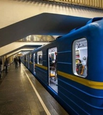 У київському метро почав курсувати ще один потяг з Варшави (ФОТО)