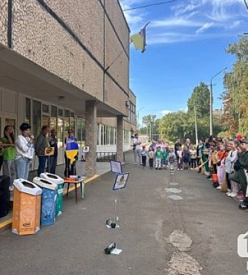 Криворізька гімназія долучилася до Всесвітнього дня прибирання
