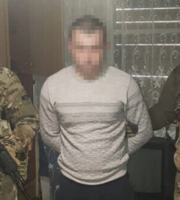 Утік з поля бою і &quot;зливав&quot; рашистам позиції ЗСУ під Бахмутом: До 16 років в’язниці засуджено дезертира, - СБУ. ФОТО
