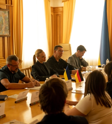 Команда ОВА зустрілась зі спеціальним посланником Федерального уряду Німеччини в Україні Георгом Мільбрадтом