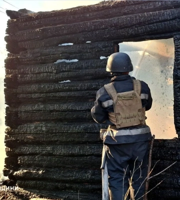 Рятувальники Сумщини ліквідували пожежі, що виникли в житловому секторі через ворожі обстріли