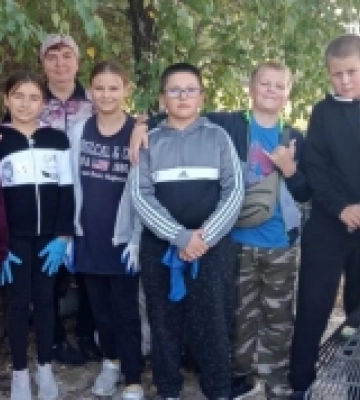 Школярі на Шаччині, що на Волині, долучилися до всесвітнього дня прибирання