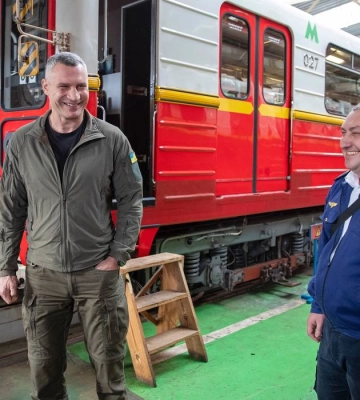 Київ заплатив за доставку подарованих Варшавою вагонів метро у 6 разів більше, ніж треба - аудит