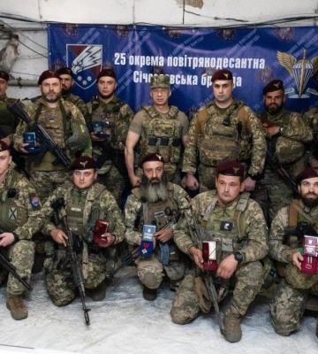 Головнокомандувач ЗСУ нагородив воїнів Січеславської бригади з Дніпра за стійкість на фронті