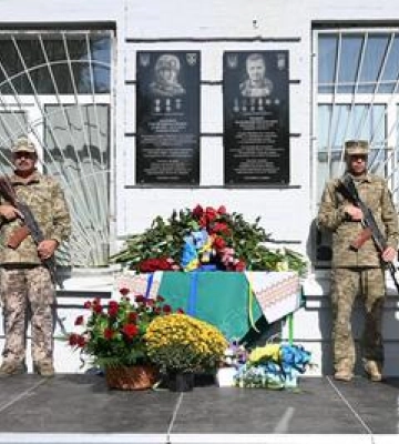У Полтаві відкрили меморіальні дошки полеглим захисникам України Володимиру Чернишу та Сергію Іваненку
