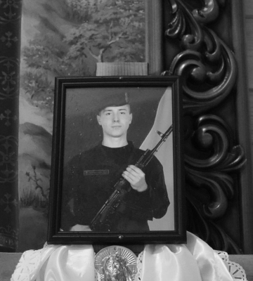 Сім громад на Рівненщині попрощалися з бійцями-земляками