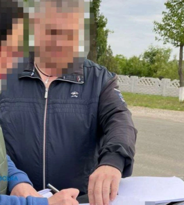 Виготовляли фіктивні свідоцтва для виїзду за кордон: на Дніпропетровщині судитимуть трьох ділків