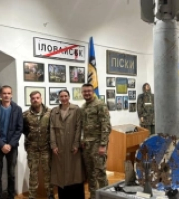 Військові передали Закарпатському обласному музею куртку російського прикордонника