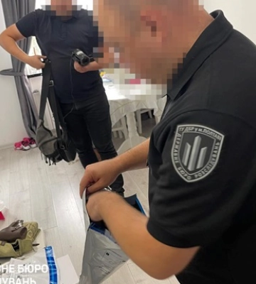 На Полтавщині ДБР викрила посадовця ДСНС, який організував бізнес з переправлення чоловіків за кордон