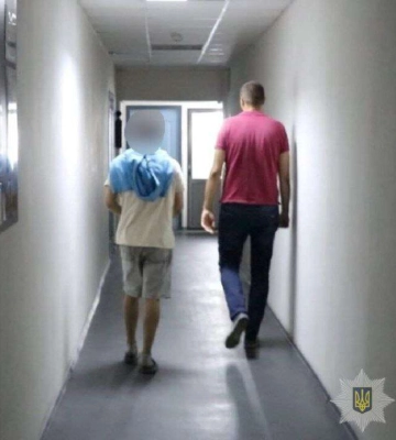 Підлітків з Кам’янського судитимуть за підпал автівок військових
