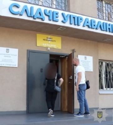 Підлітків з Кам’янського судитимуть за підпал автівок військових
