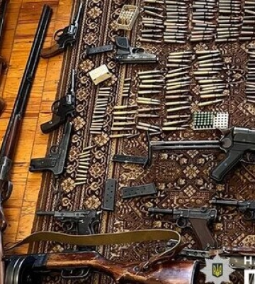 Полицейские разоблачили киевлянина в хранении и сбыте оружия и боеприпасов. ФОТОРЕПОРТАЖ