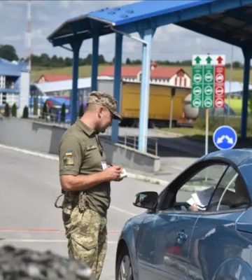 На Рівненщині чоловік різав себе ножем на очах у прикордонників