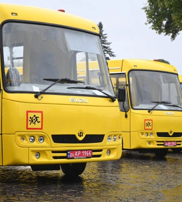 Освітнім закладам Закарпаття передали дев&#039;ять нових шкільних автобусів