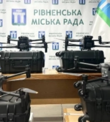 З Рівного на передову передали дрони та зарядні станції