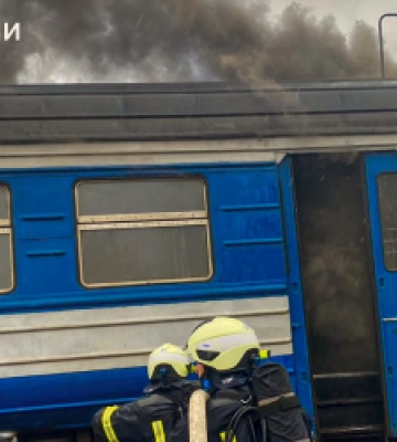На Львівщині горів дизельний поїзд