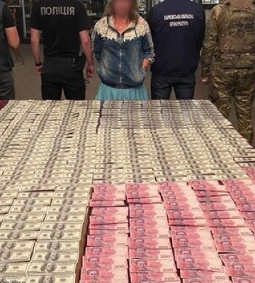 У Харкові затримали жінку, яка за 29 тис. доларів допомагала чоловікам оформлювати фейкову інвалідність, - прокуратура. ФОТОрепортаж