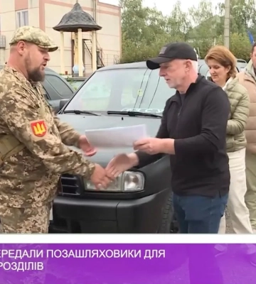 У Виноградові передали позашляховики для 6 військових підрозділів (відео)
