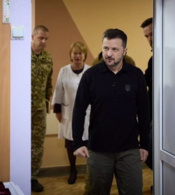 Зеленський відвідав поранених бійців у госпіталі в Сумах