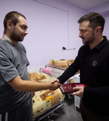 Зеленский посетил раненых бойцов в Сумах