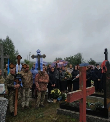 Народився у РФ, а жив і захищав Україну: на Волині в останню путь провели Героя Івана Петруніна