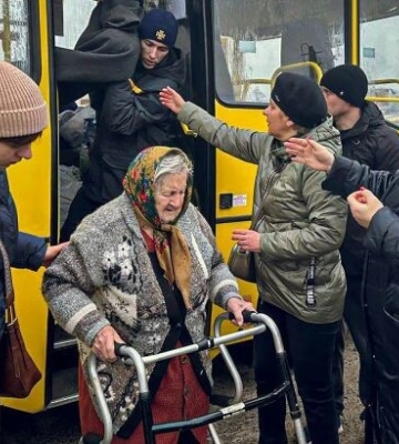 Из приграничья Сумщины эвакуировали группу мирных жителей
