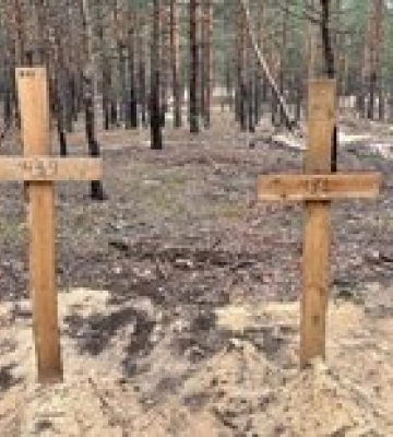 В лесу возле Изюма найдено место массовых захоронений – фото