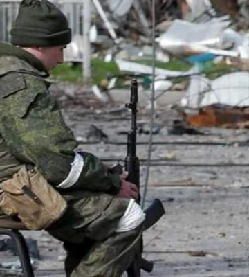 Палицями по спині й на фронт: як відбувається &quot;мобілізація&quot; на Луганщині – показове відео