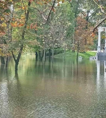 Фотосесії та рибалка. Як мешканці Кривого Рогу живуть у затопленому місті