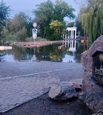 У Кривому Розі з підтоплених кварталів відкачали понад дві тисячі кубічних метрів води