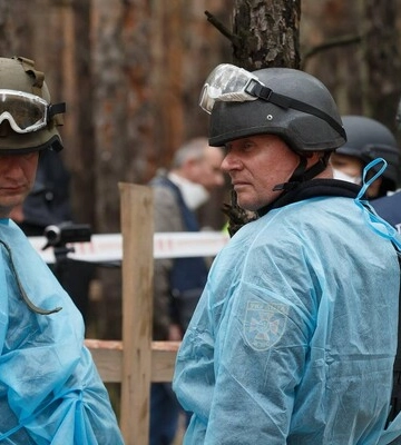 Масові поховання в Ізюмі: голова ОВА розповів, скільки тіл вдалось ексгумувати
