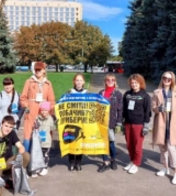 У Луцьку під час всесвітнього дня прибирання назбирали 20 мішків сміття