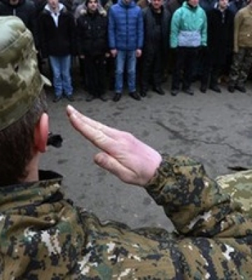 Раздача повесток в ночных клубах Киева: в чем польза