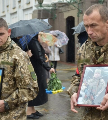 Плаче небо: у Луцьку попрощалися з Героями Олексієм Мельничуком та Віталієм Котельніковим