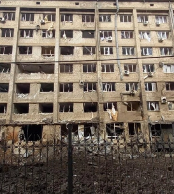 Рашисты ударили по гостинице в Краматорске: первые кадры