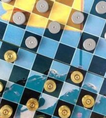  У Кременчуці розігрують шашки &quot;Вірю у ЗСУ&quot; з бойових гільз