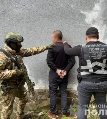 На Закарпатті поліція затримала групу наркодилерів, які налагодили схему збуту наркотиків у регіоні